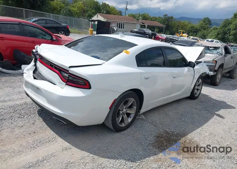 2016 Dodge Charger Sxt z USA, uszkodzony, nr VIN 2C3CDXHG5GH204377